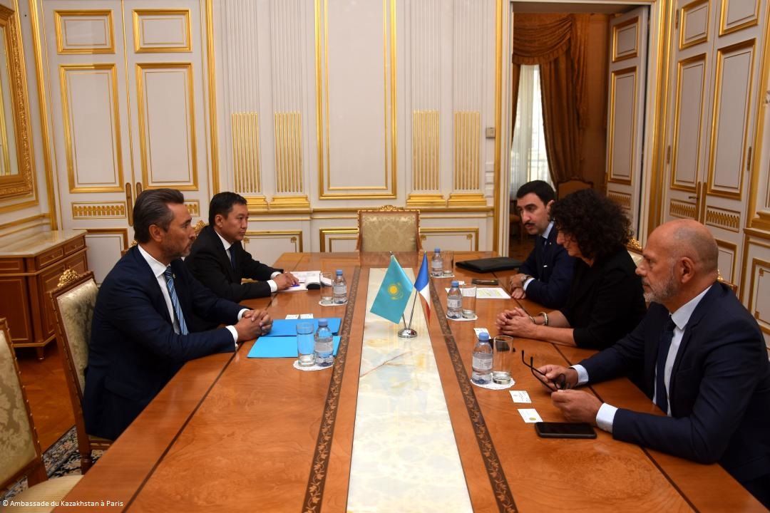 L'Ambassadeur du Kazakhstan en France a discuté du développement du partenariat stratégique kazakhstano-français avec la fondatrice de la société TERRANOVA