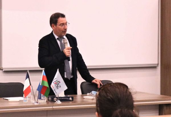 L'équipe pédagogique de l'Université franco-azerbaïdjanaise a rencontré le Vice-président de l'Université de Strasbourg