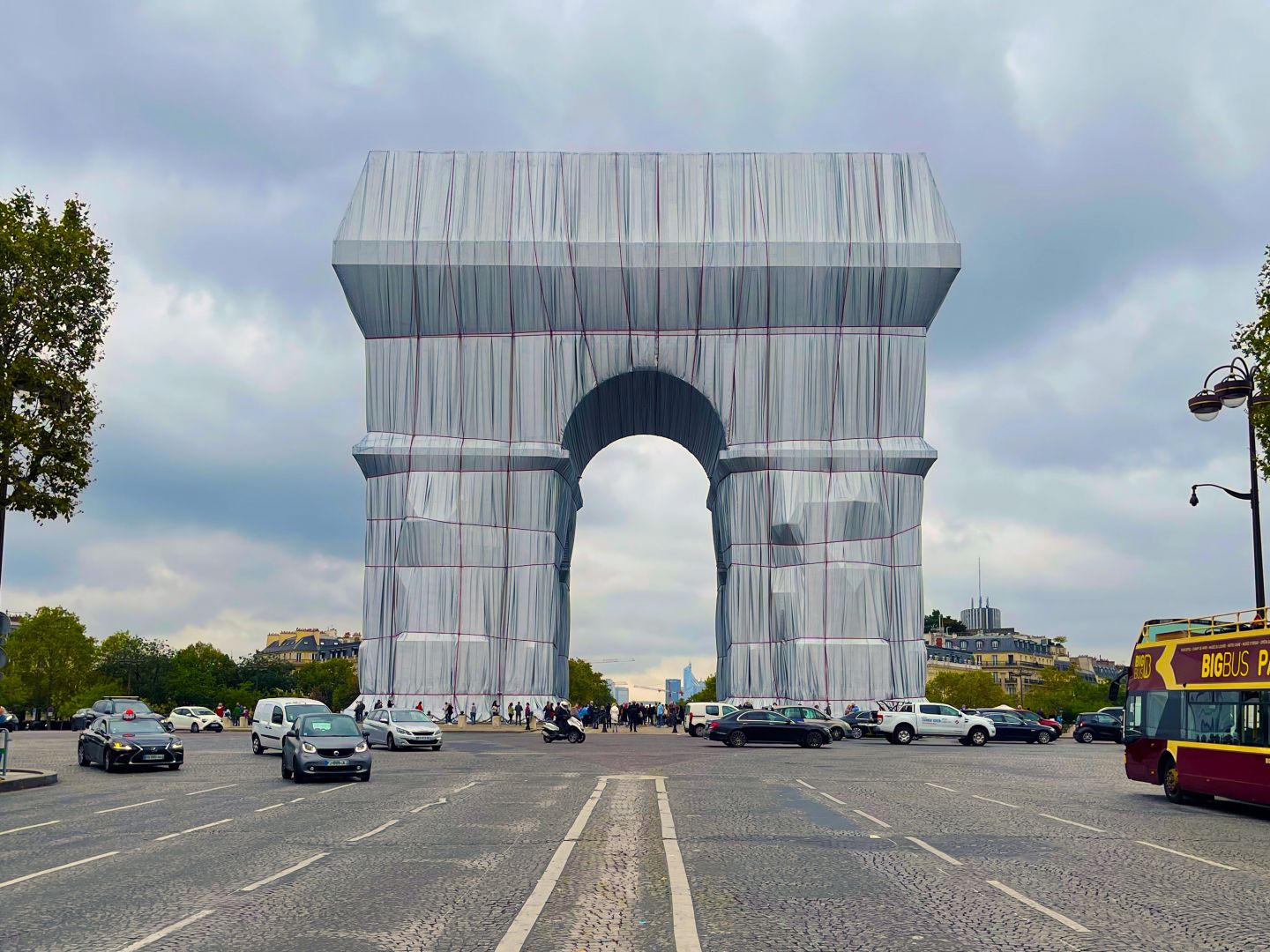 Arc de Triomphe : le coût exorbitant d'un acte gratuit