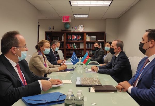 AGNU 76: La secrétaire générale du Conseil de l'Europe rencontre le ministre des Affaires étrangères de l'Azerbaïdjan