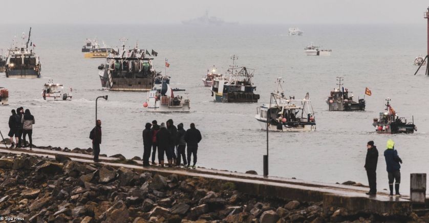 Boris Johnson relance la guerre de la pêche avec la France