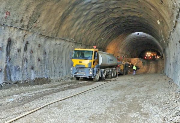 Karabagh: L'Azerbaïdjan poursuit la construction de la route Toghanaly-Kelbadjar à travers le mont Mourov