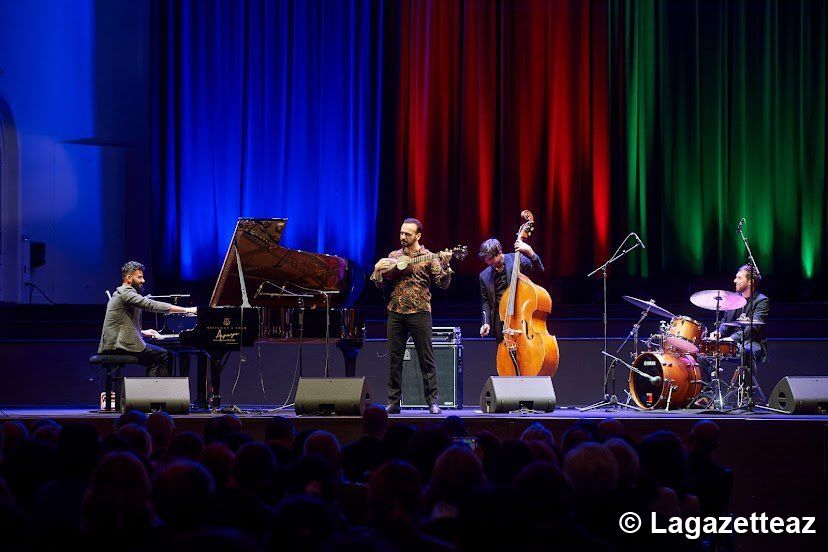 Le Palais des Fêtes de Strasbourg accueille un concert d’ethno-jazz d'un groupe musical dirigé par le pianiste azerbaïdjanais Etibar Asadli