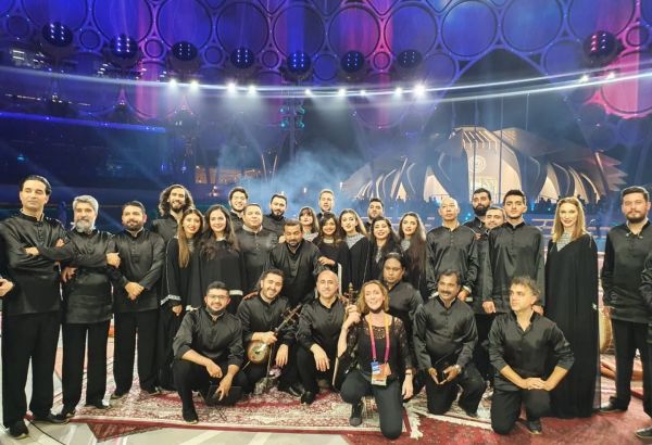L'Expo-2020 de Dubaï a accueilli un concert grandiose du célèbre chanteur britannique Sami Yusuf avec des musiciens azerbaïdjanais