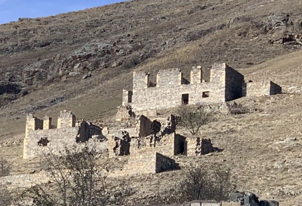 Pendant les 30 ans d'occupation, les territoires du Karabakh d'Azerbaïdjan ont été pillé à la fois sur le sol et en surface