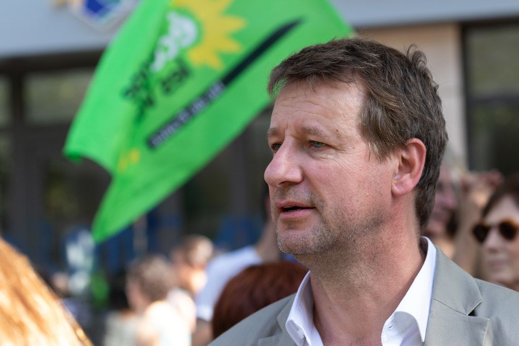 PRÉSIDENTIELLES 2022 : YANNICK JADOT, LE CANDIDAT DE LA CONTRADICTION ÉCOLOGIQUE