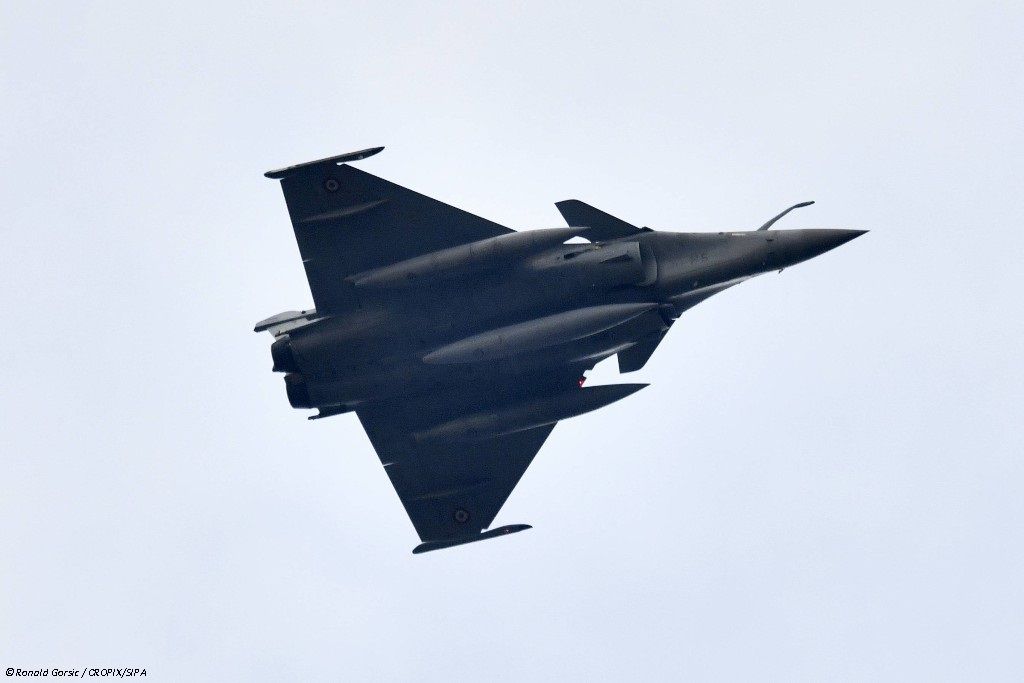 VENTE DE RAFALE AUX EMIRATS ARABES UNIS : EMMANUEL MACRON ANNONCE "LE PLUS GROS CONTRAT DE L'HISTOIRE"