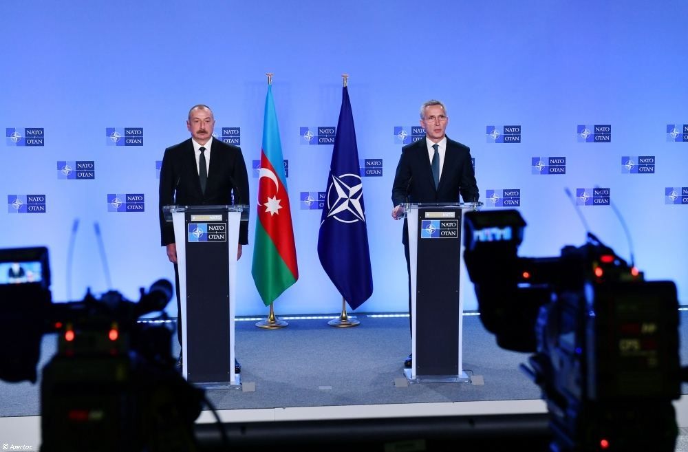 LE SECRÉTAIRE GÉNÉRAL DE l'OTAN JENS  STOLTENBERG ET LE PRÉSIDENT AZERBAÏDJANAIS ILHAM ALIYEV SE RENCONTRENT À BRUXELLES