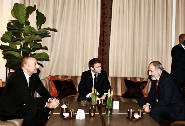 À l'initiative du président français, une réunion informelle entre le président azerbaïdjanais et le premier ministre arménien a eu lieu à Bruxelles