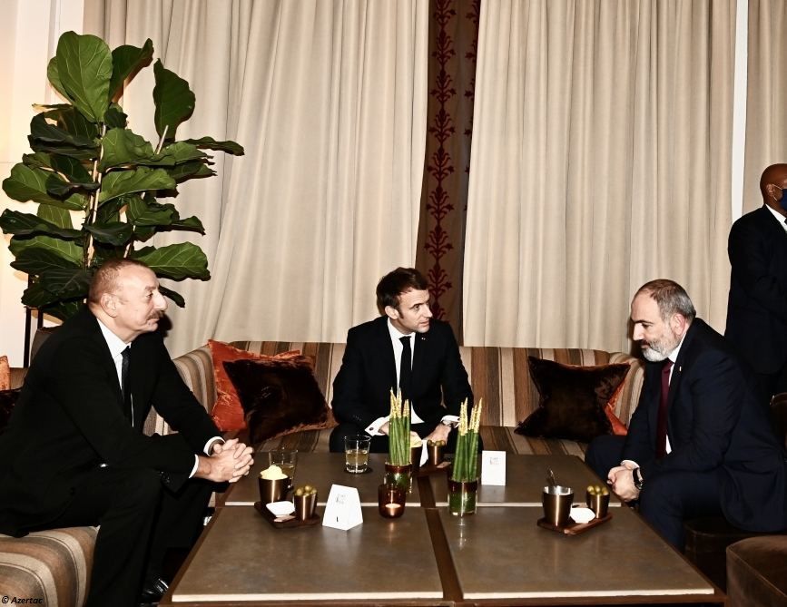 À l'initiative du président français, une réunion informelle entre le président azerbaïdjanais et le premier ministre arménien a eu lieu à Bruxelles - Gallery Image