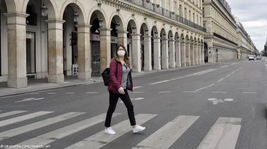 MASQUE OBLIGATOIRE À L'EXTÉRIEUR DANS PRESQUE TOUTE LA RÉGION PARISIENNE