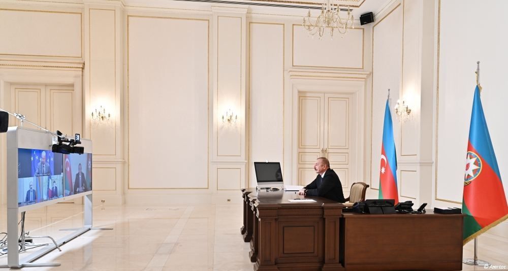 LE PRESIDENT FRANÇAIS EMMANUEL MACRON S'ENTRETIENT AVEC LE PRESIDENT DE L'AZERBAÏDJAN ILHAM ALIEV ET LE PREMIER MINISTRE ARMENIEN NIKOL PACHINYAN