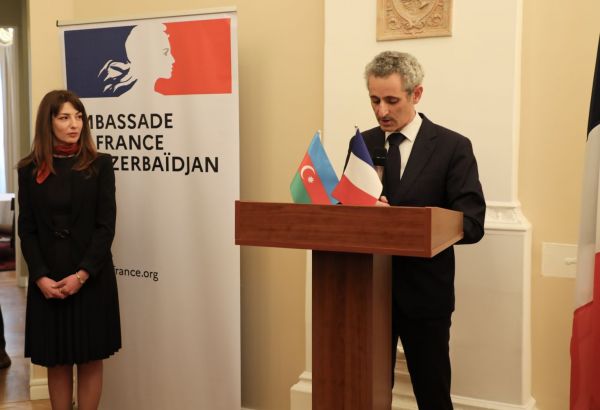 L'Ambassade de France à Bakou honore la directrice du Musée national du Tapis d'Azerbaïdjan avec les insignes de Chevalier de l’Ordre des Arts et des Lettres