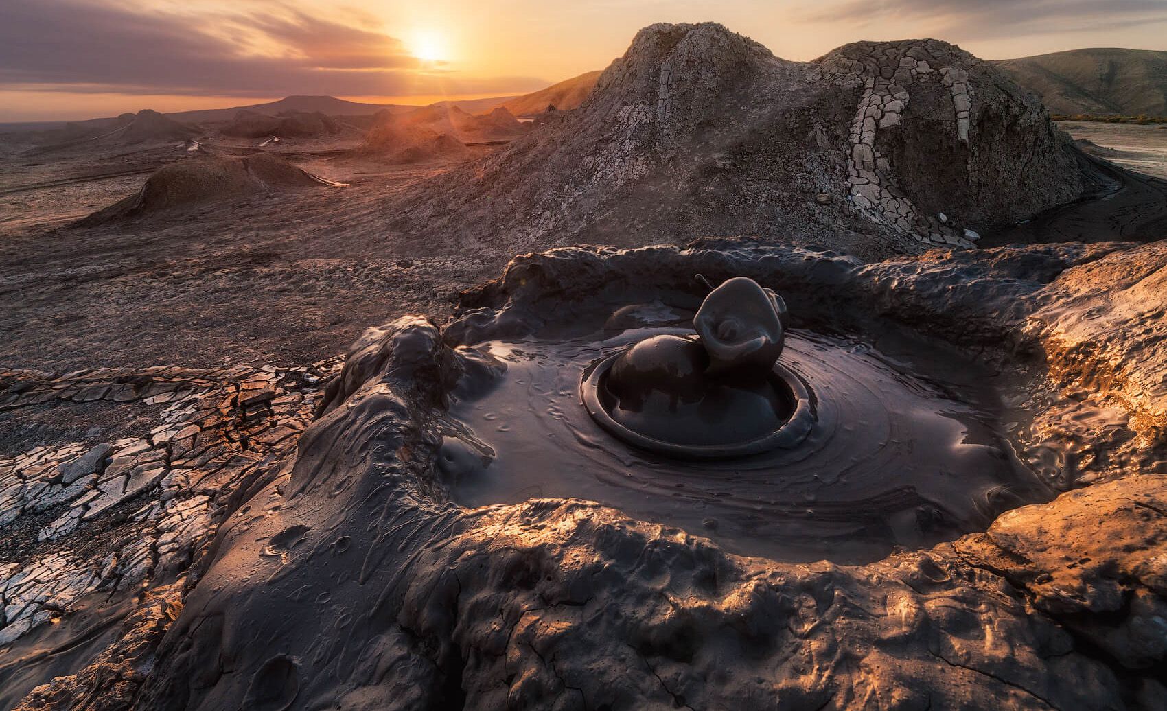 UNE MERVEILLE NATURELLE : LES VOLCANS DE BOUE D'AZERBAÏDJAN