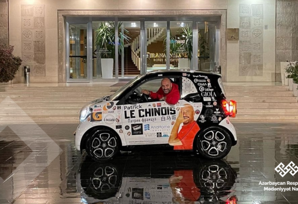 L'HUMORISTE FRANÇAIS PATRICK VEISSELIER, ALIAS PATRICK LE CHINOIS FAIT LE TOUR DE L' AZERBAÏDJAN