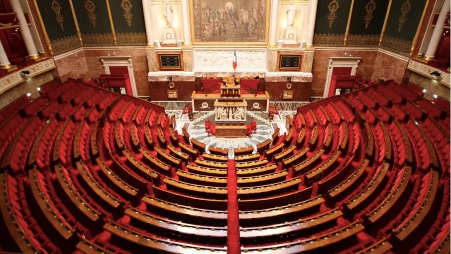 SANS MAJORITÉ ABSOLUE, LE PRÉSIDENT DE LA RÉPUBLIQUE POURRAIT-IL DISSOUDRE L’ASSEMBLÉE NATIONALE ?