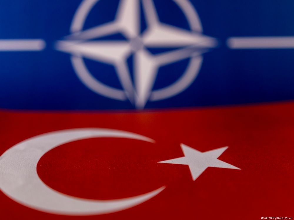 MACRON VEUT DEMANDER À LA TURQUIE DE CLARIFIER SON POSITIONNEMENT VIS À VIS DE L'OTAN