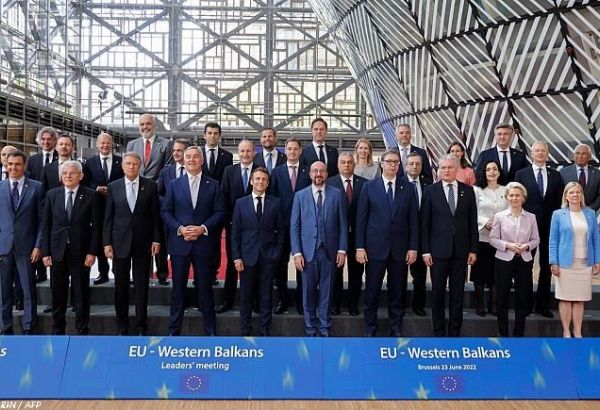 LES 27 APPROUVENT LES CANDIDATURES DE L'UKRAINE ET DE  LA MOLDAVIE À L'UE