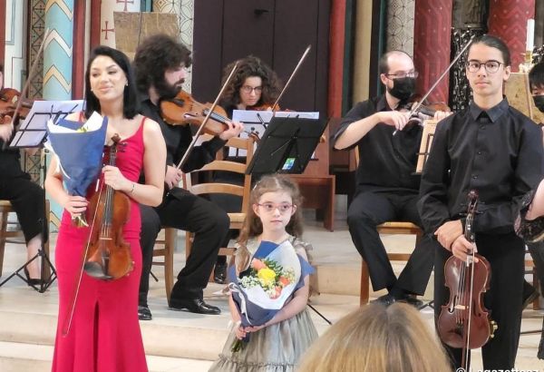 DILSHAD FARHADZADE, VIOLONISTE AZERBAÏDJANAISE DE SEPT ANS REMPORTE POUR LA 2ÈME FOIS LE PRIX DES NOUVELLES ÉTOILES À PARIS
