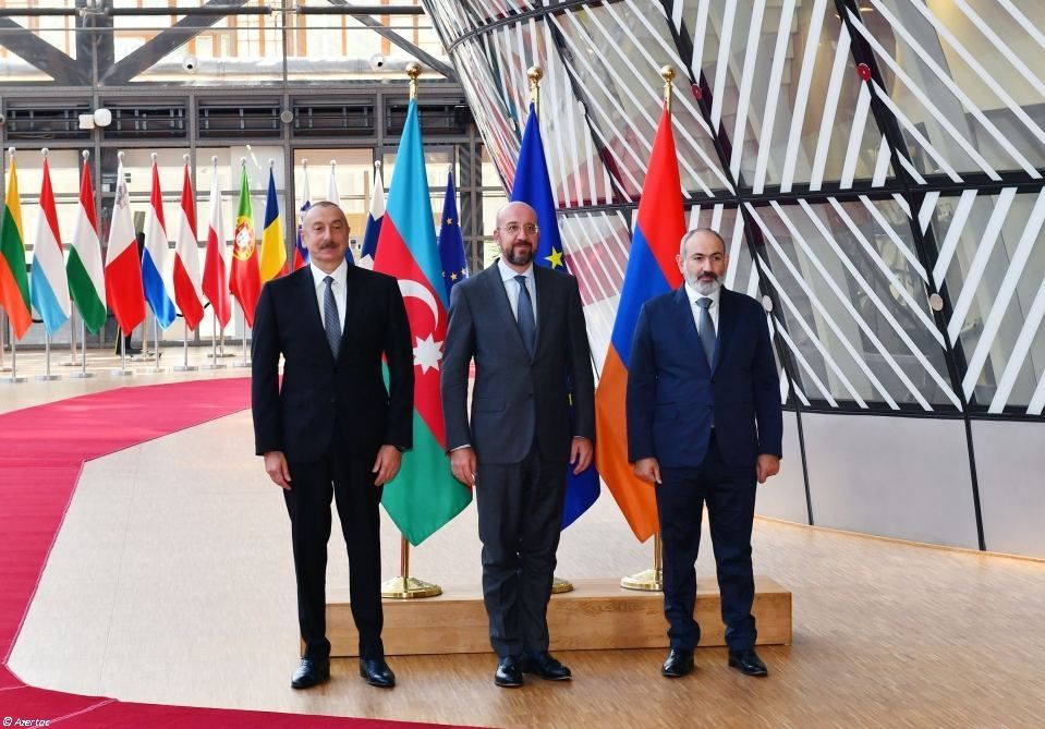 RENCONTRE DES DIRIGEANTS DE L'AZERBAÏDJAN ET DE L'ARMÉNIE À BRUXELLES : CHARLES MICHEL SOULIGNE LES PROGRÈS ACCOMPLIS