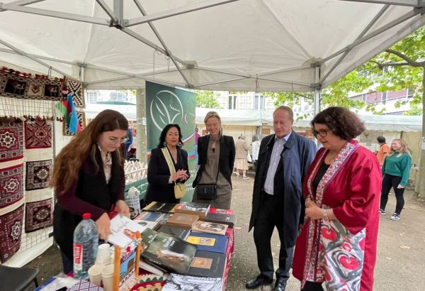 LA CULTURE AZERBAÏDJANAISE AU FORUM DES ASSOCIATIONS À PARIS