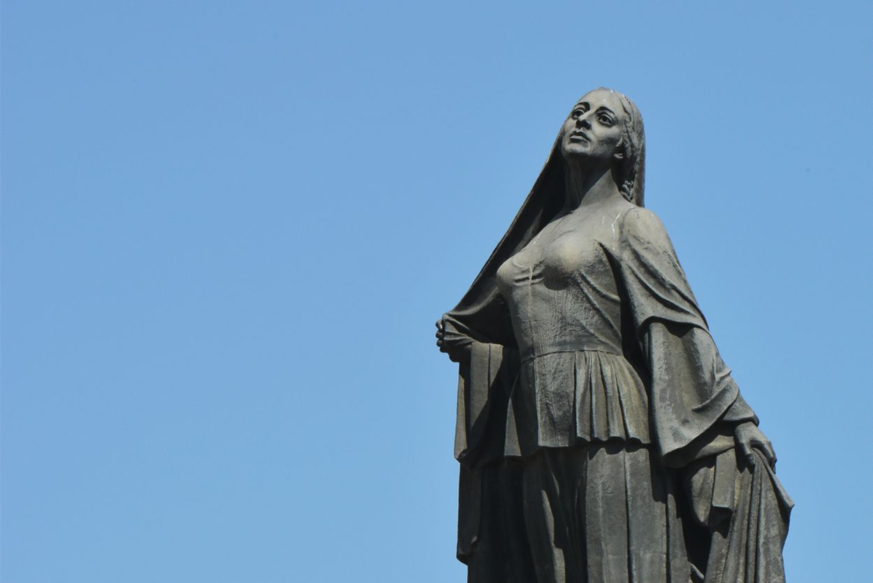 FACE AUX DRAMES EN IRAN L’AZERBAÏDJAN, PIONNIER DE LA LIBÉRATION DE LA FEMME