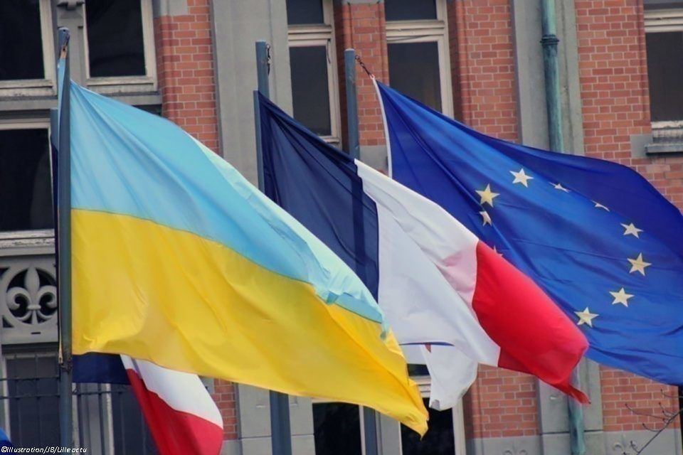 GUERRE EN UKRAINE : L'ÉTAT VA VERSER 150 EUROS PAR MOIS AUX FAMILLES QUI HÉBERGENT EN FRANCE DES RÉFUGIÉS FUYANT LE CONFLIT
