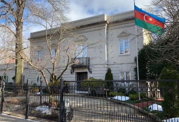 UNE VOITURE DIPLOMATIQUE DE L'AMBASSADE D'AZERBAÏDJAN À WASHINGTON CIBLÉE PAR DES TIRS