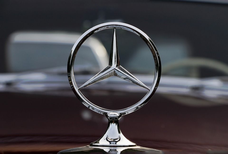 MERCEDEZ-BENZ VA VENDRE SES ACTIFS RUSSES À UN INVESTISSEUR LOCAL