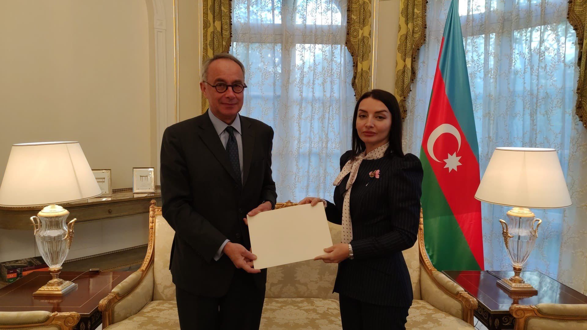 LA NOUVELLE AMBASSADRICE D'AZERBAIDJAN A REMIS SES LETTRES DE CRÉANCE