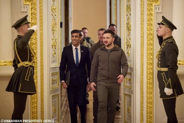 GUERRE EN UKRAINE : RISHI SUNAK REND VISITE AU PRÉSIDENT ZELENSKY À KIEV ET PROMET 50 MILLIONS DE LIVRES DE MATÉRIEL MILITAIRE