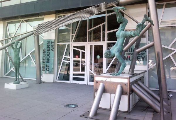 LE MUSÉE D'ART MODERNE DE BAKOU CONÇU PAR L'ARCHITECTE FRANÇAIS JEAN NOUVEL