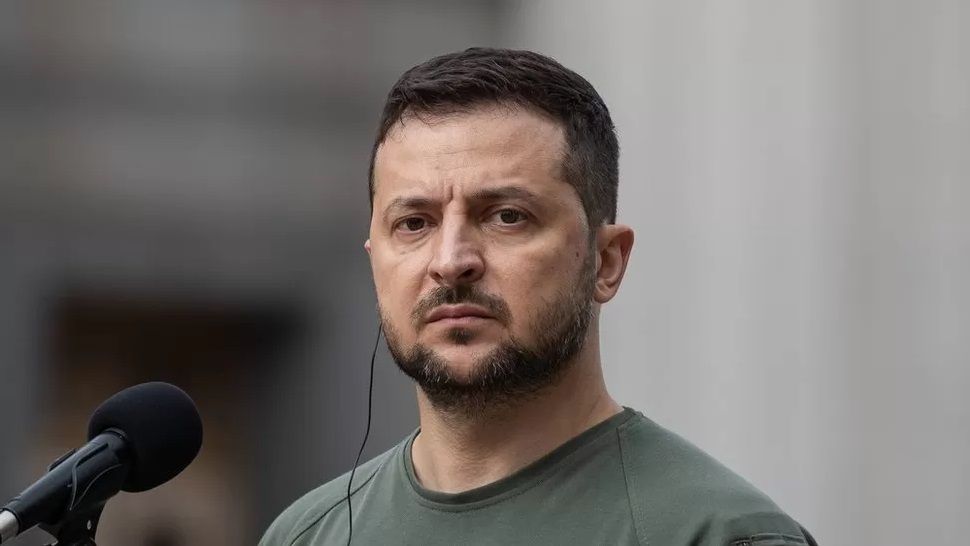 VOLODYMYR ZELENSKY DEMANDE AUX MAIRES DE FRANCE DE L'AIDE POUR "SURVIVRE L'HIVER"