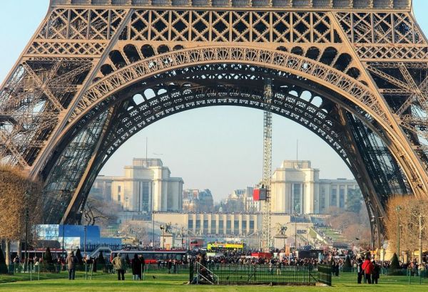 LES TARIFS D'ENTRÉE À LA TOUR EIFFEL S'ENVOLENT À L'APPROCHE DES JO DE PARIS 2024