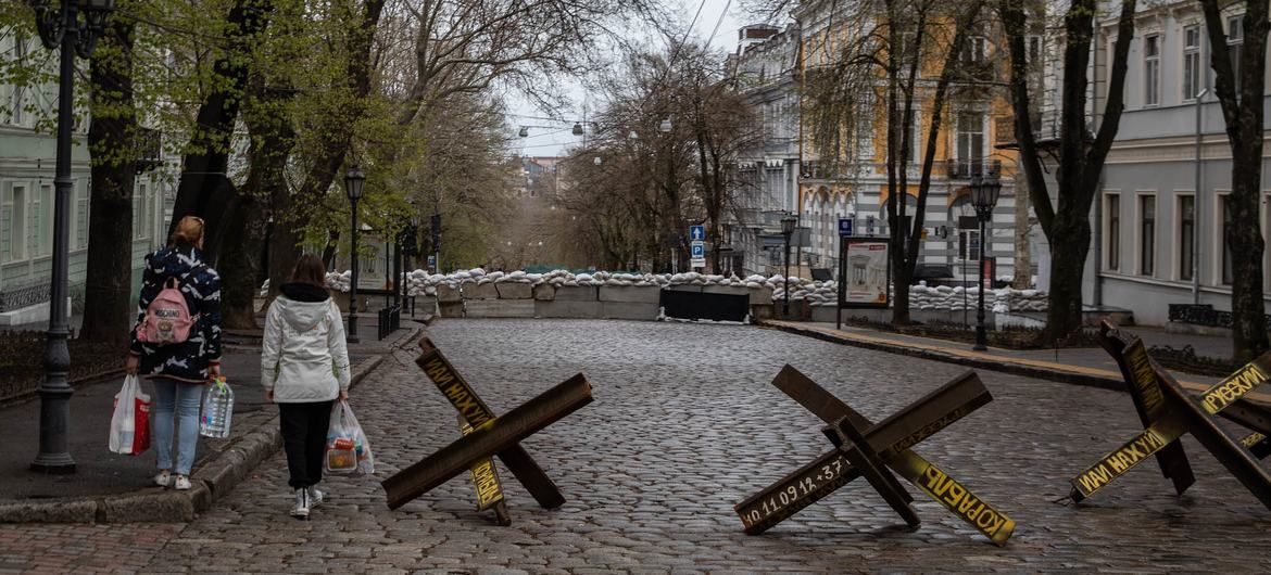 L'UKRAINE UTILISE PLUS DE MUNITIONS QUE L'OTAN N'EN PRODUIT, SELON JENS STOLTENBERG