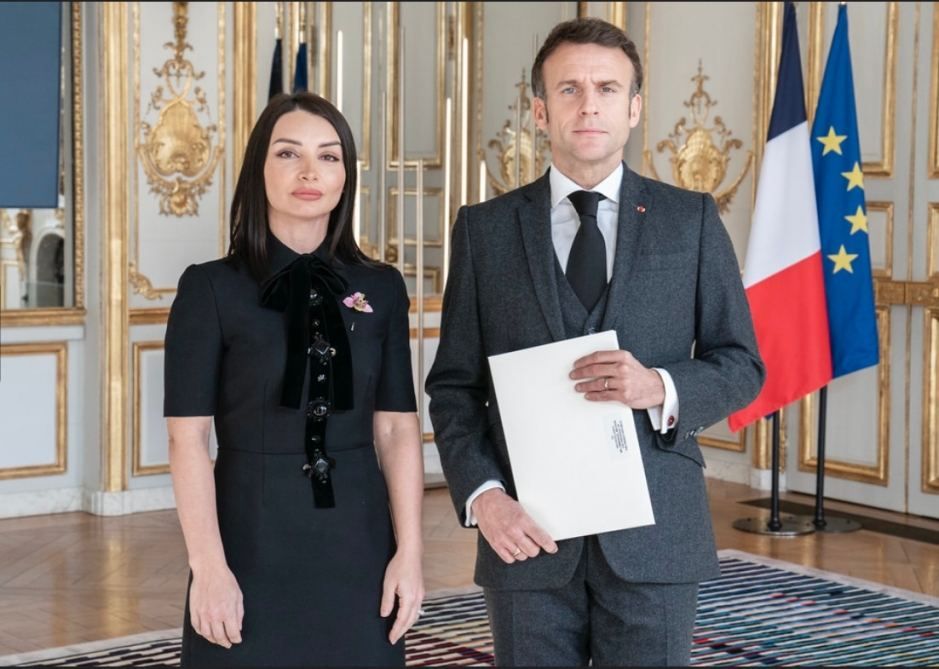 EMMANUEL MACRON REÇOIT LES LÉTTRES DE CREANCE DE L'AMBASSADRICE D'AZERBAÏDJAN EN FRANCE