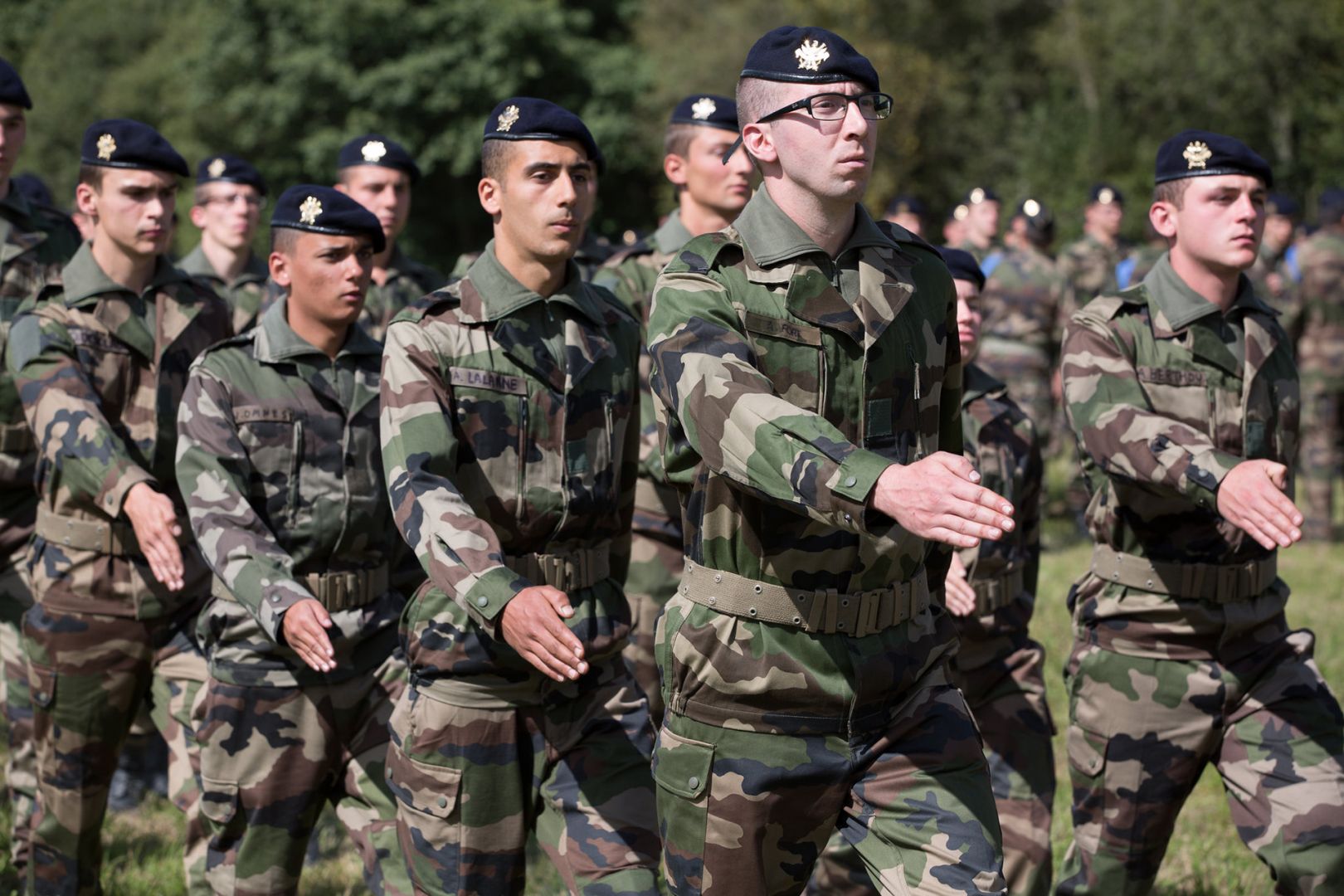 MACRON PRÉSENTE UNE LOI DE PROGRAMMATION MILITAIRE 2024-2030 DE "TRANSFORMATION DE L'ARMÉE"