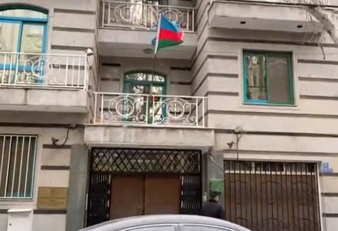 UN MORT ET DEUX BLESSÉS DANS L'ATTAQUE DE L'AMBASSADE D'AZERBAÏDJAN À TÉHÉRAN