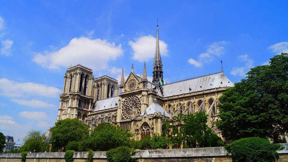 NOTRE-DAME DE PARIS VA RETROUVER SA FLÈCHE CETTE ANNÉE ET ROUVRIR FIN 2024