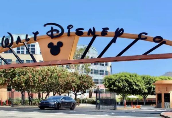 DISNEY PRÉVOIT DE SUPPRIMER 7 000 EMPLOIS ET DE RÉCOMPENSER LES ACTIONNAIRES