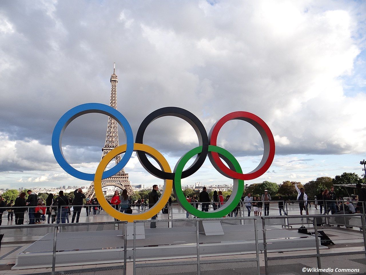 11 000 PERSONNES PORTERONT LA FLAMME OLYMPIQUE DE PARIS 2024