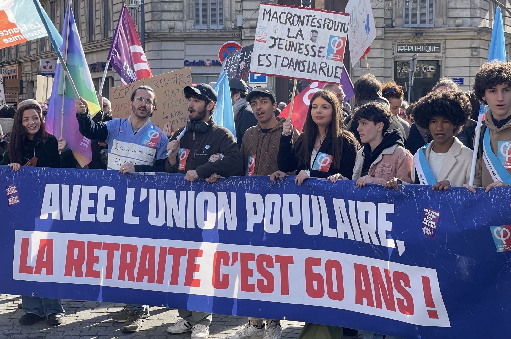 LA FRANCE SE PRÉPARE À UN ARRÊT DE L'ÉCONOMIE ALORS QUE LA BATAILLE DES RETRAITES S'INTENSIFIE