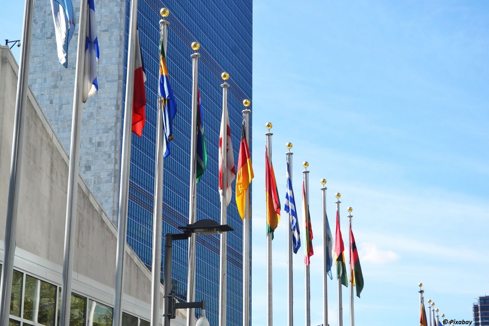 LES NATIONS UNIES INTENSIFIENT LEURS CRITIQUES À L'ÉGARD DU FMI ET DE LA BANQUE MONDIALE
