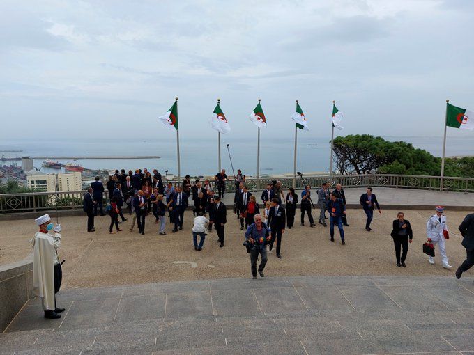 L'ALGÉRIE ORDONNE L'EXPULSION DU PERSONNEL DE L'AMBASSADE DE FRANCE POUR VIOLATION DU PROTOCOLE DIPLOMATIQUE