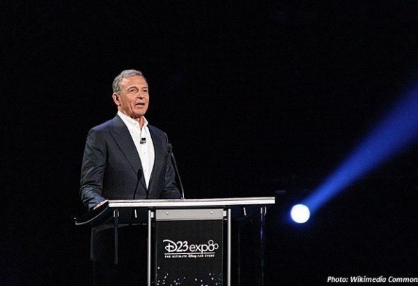 DISNEY COMMENCE À LICENCIER 7 000 SALARIÉS, ANNONCE LE PDG DE LA SOCIÉTÉ BOB IGER