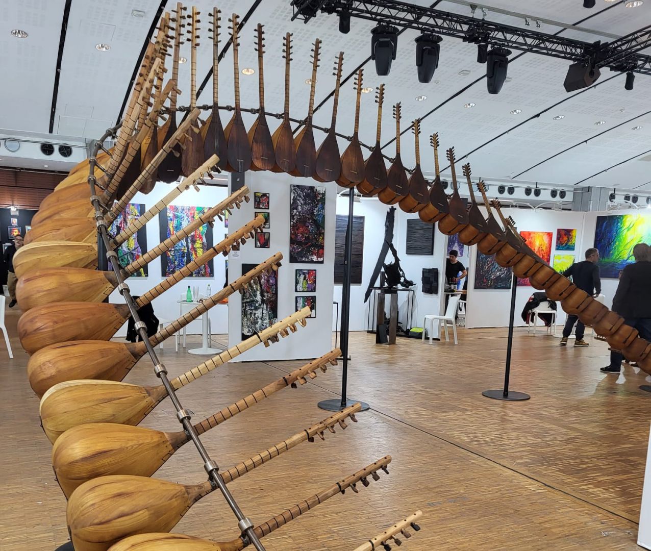 EXPOSITION D'ARTISTES AZERBAÏDJANAIS AU CARROUSEL DU LOUVRE À PARIS