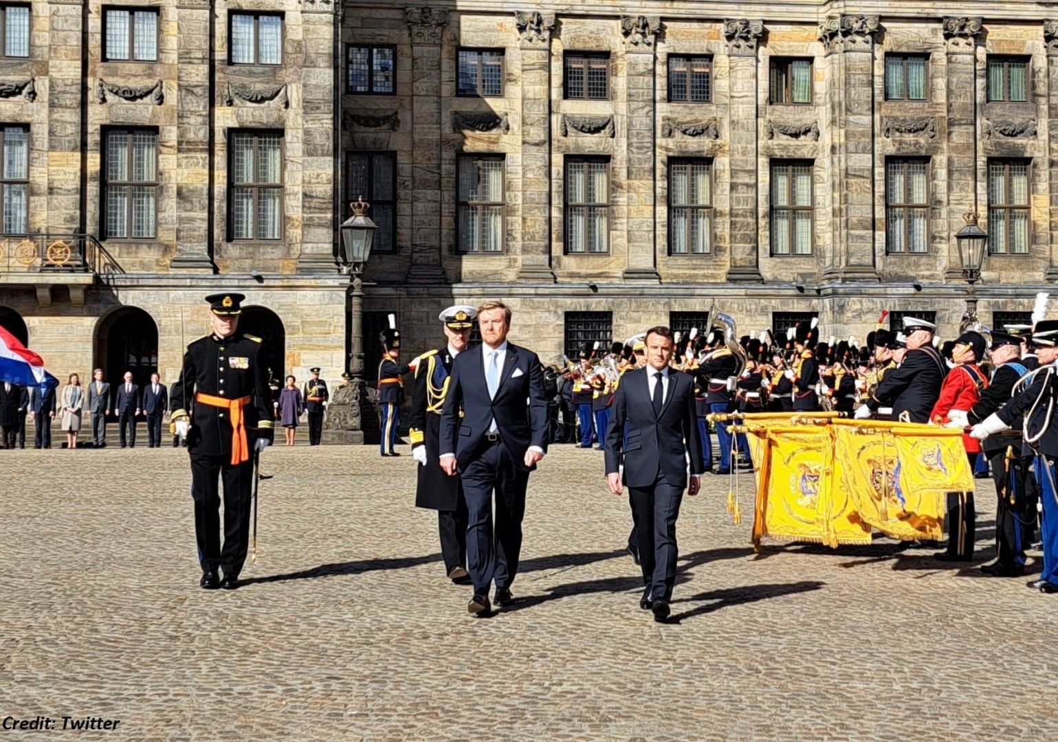 EMMANUEL MACRON SE REND AUX PAYS-BAS APRÈS QUE SES COMMENTAIRES SUR LA CHINE ONT FAIT DES VAGUES