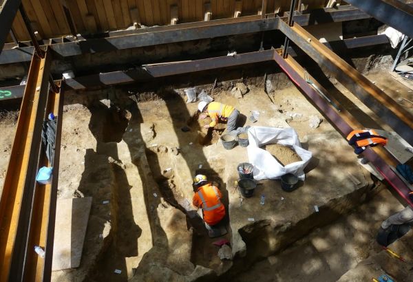 UNE ANCIENNE NÉCROPOLE MISE AU JOUR À PARIS, PRÈS DE LA GARE "PORT ROYAL" DU RER B