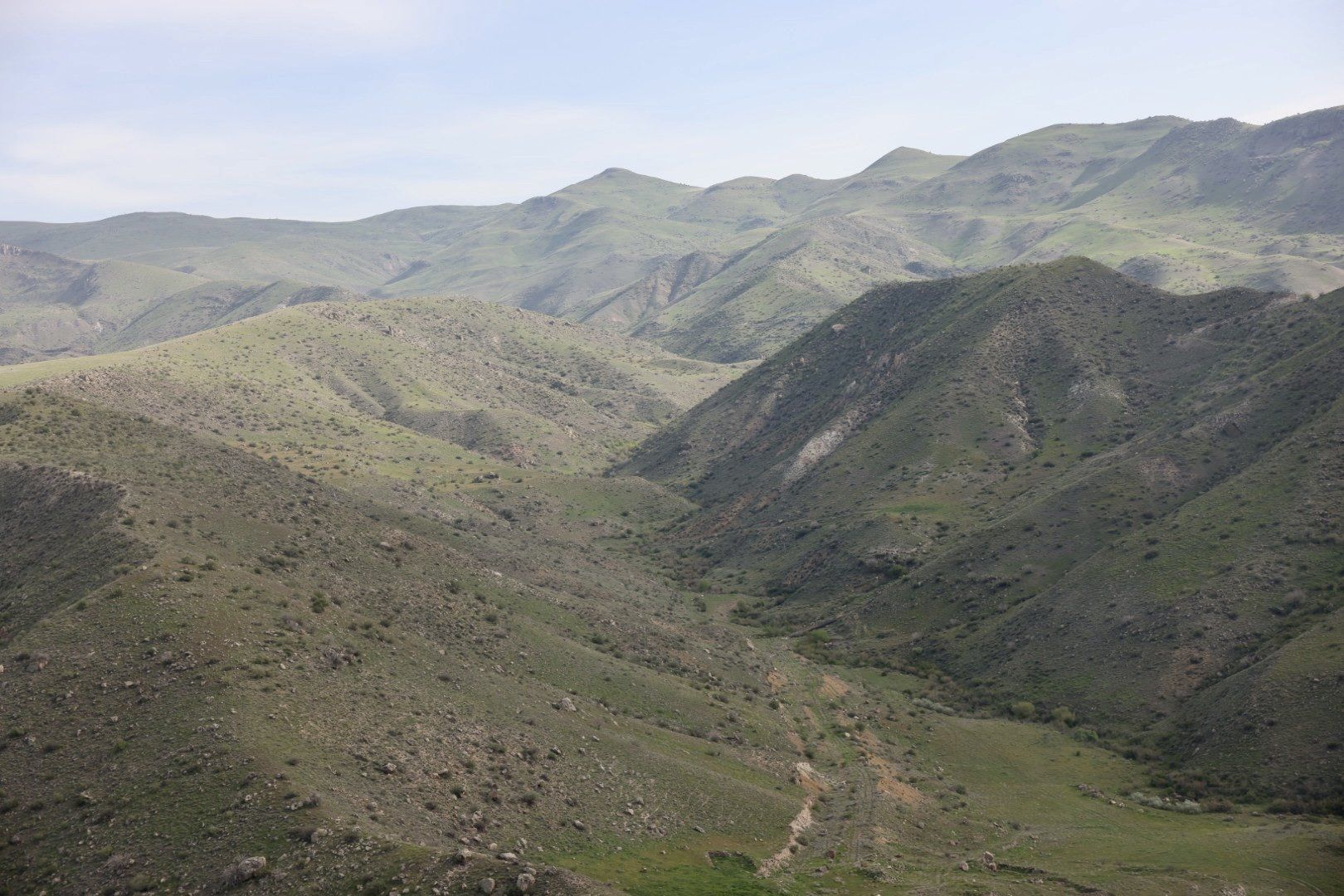 DES MILITANTS AZERBAÏDJANAIS METTENT FIN À LEURS MANIFESTATIONS AU KARABAKH ALORS QUE BAKOU INSTALLE UN POSTE DE CONTRÔLE SUR LA ROUTE LATCHINE-KHANKENDI