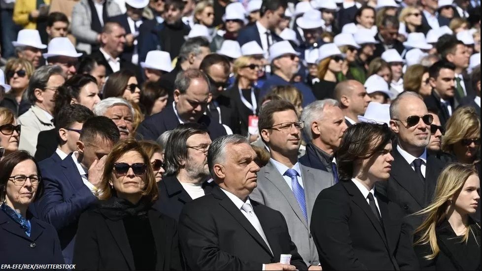 LE PAPE FRANÇOIS EXHORTE LES HONGROIS À "OUVRIR LES PORTES" AUX MIGRANTS